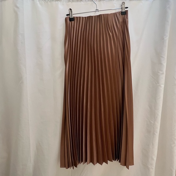 Gold Pleated Midi Skirt - Picture 8 of 10